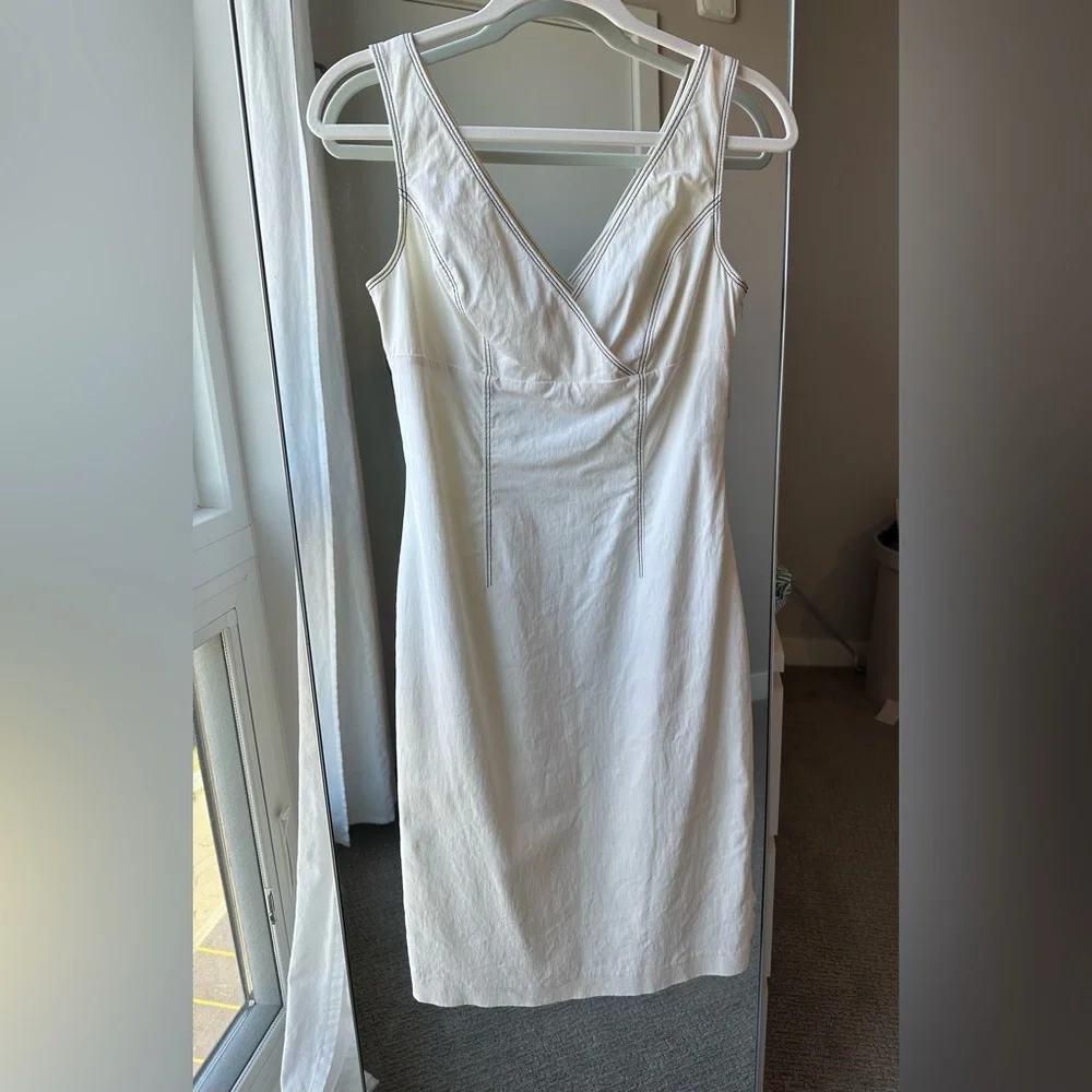 Vintage Express Dress - White with Black Stitching 🖤🤍 - Picture 5 of 5